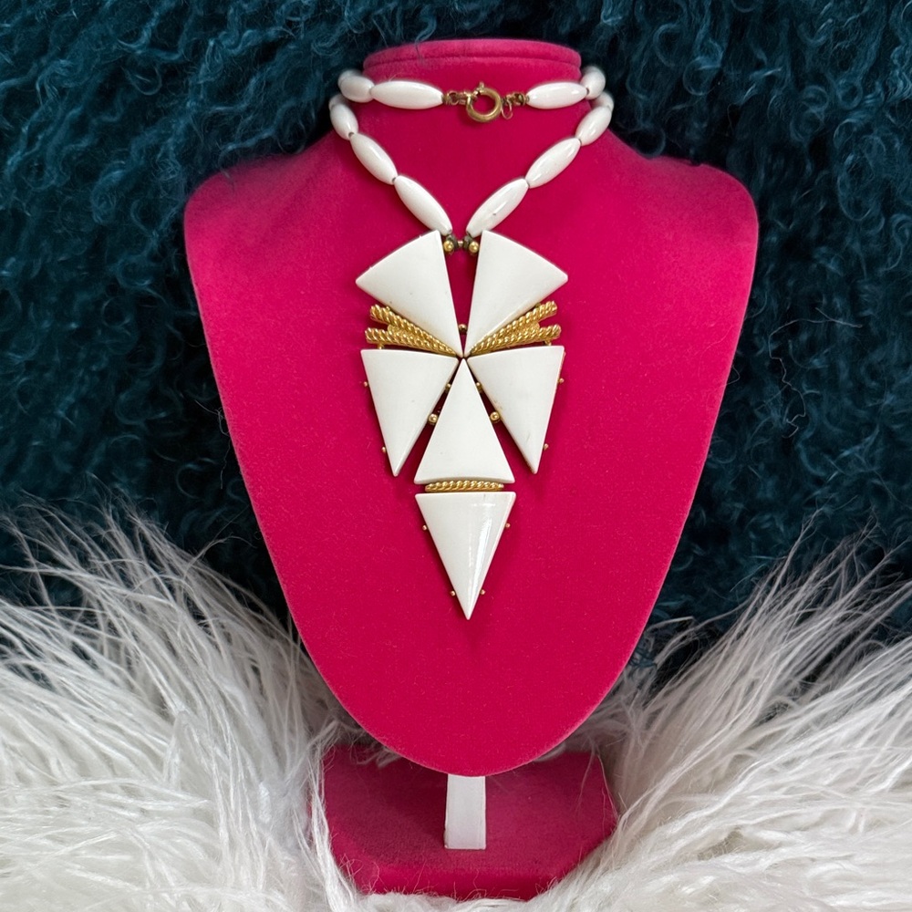 Unique Vintage Trifari Large Art Deco Pendant Necklace White Resin & Gold Metal